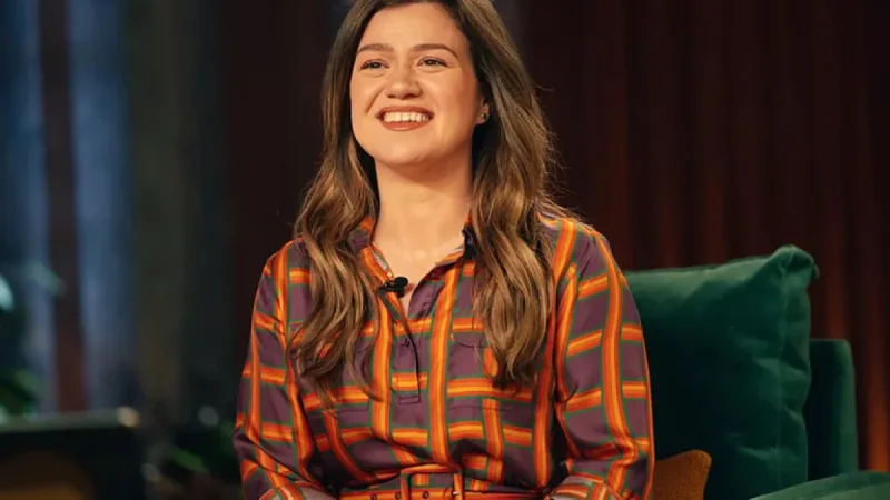 Kelly Clarkson and the Missing Prize: A Flirty Offer Exposes an Old Promise