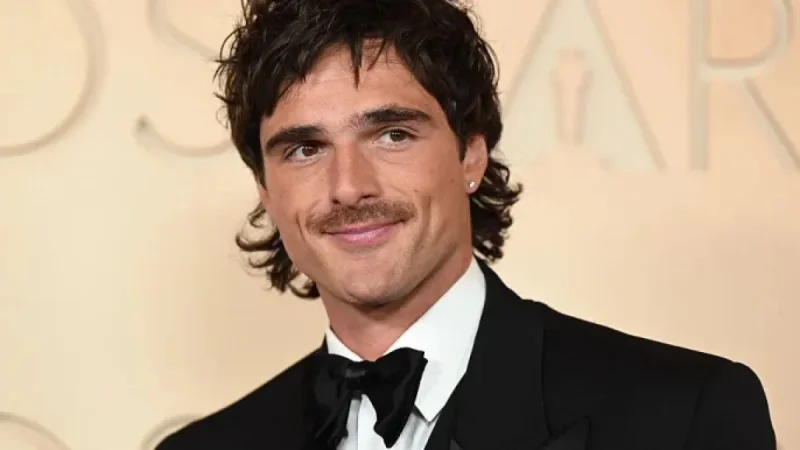 Jacob Elordi Is So Dapper in a Three-Piece Suit at the 2026 Oscars