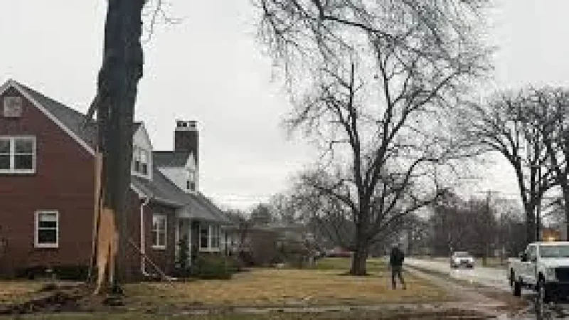 Kwqc: A Lightning Strike Shatters Windows in Davenport — and Exposes a Quiet Gap in What Residents Are Told