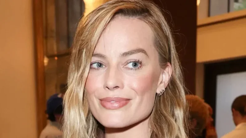 Pregnant Samara Weaving Bares Baby Bump, Reunites with Margot Robbie at ‘Ready or Not 2’ L.A. Screening