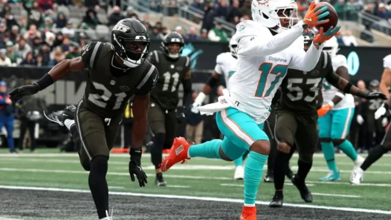 Broncos Acquire Miami Star WR Jaylen Waddle, Sources Confirm