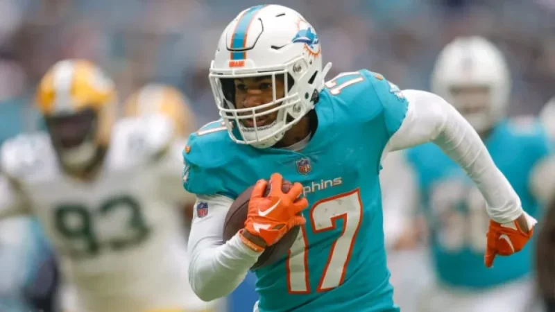 Broncos Secure Jaylen Waddle from Dolphins in Key WR Acquisition