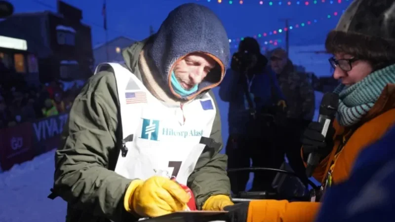Jessie Holmes seals rare repeat Iditarod win in Nome as prize money climbs