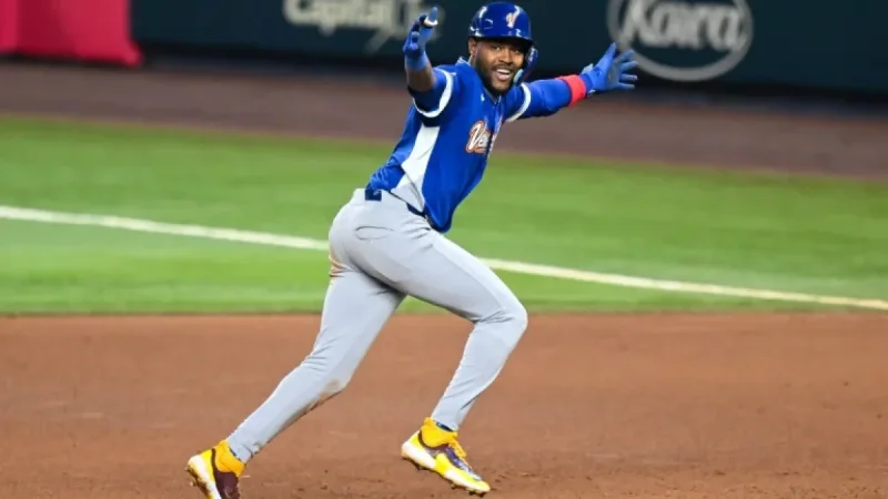 Maikel Garcia sends Venezuela to WBC final — Jeter exchange spotlights Kansas City friction