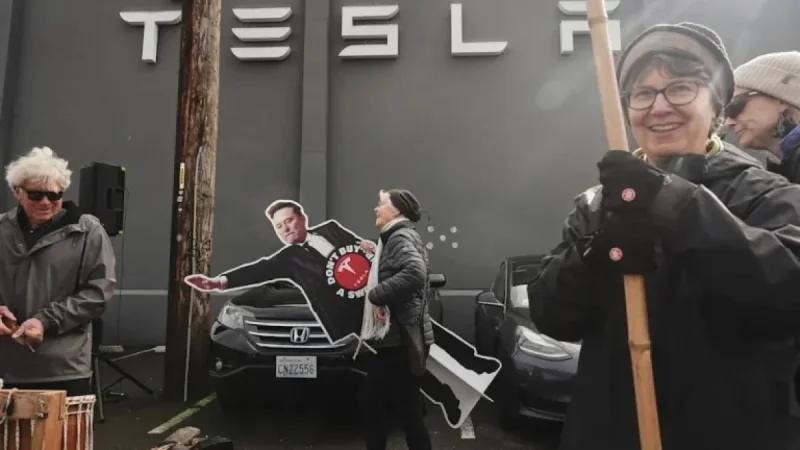 Tesla Loses Washington Advantage as Rivian, Lucid Secure Direct Deals