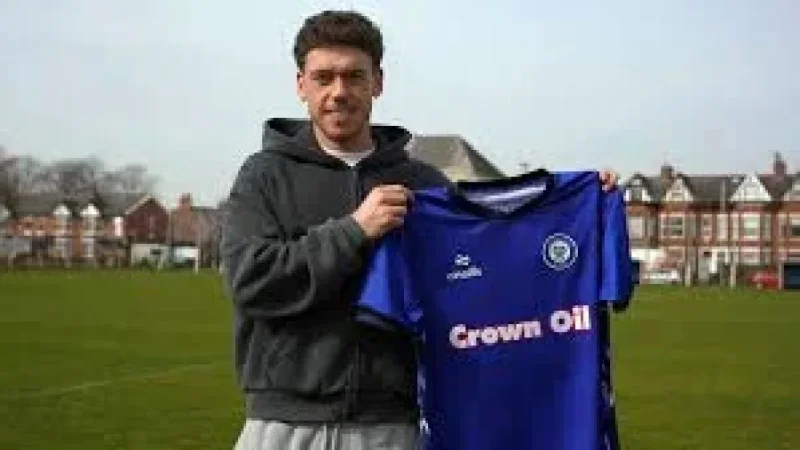 Rochdale Afc sign Oldham winger Luke Hannant