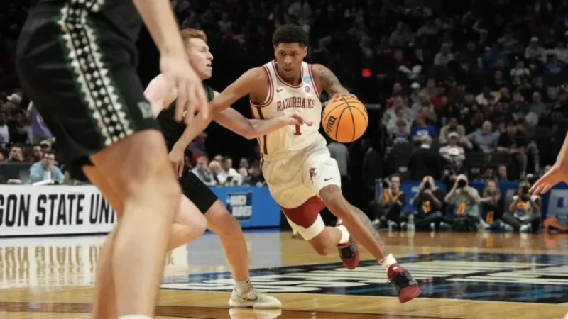 Malique Ewin and the quiet contradiction inside Arkansas’ 97-78 win: a flurry start, then a control game