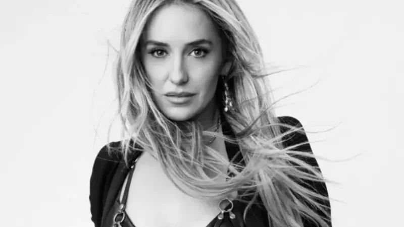 Lainey Wilson After the Pass: Why One Backstage Moment Resonates as She Balances Music, Film and Life