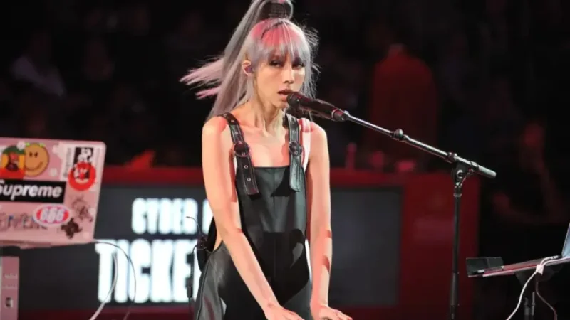 Melissa Reese Guns N Roses and the Quiet Weight of an Empty Keyboard Stand