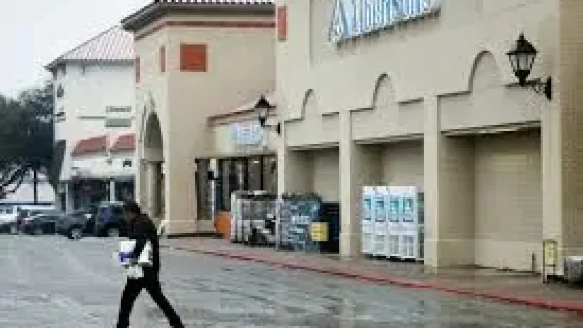 Store Shutter Guard Albertsons to Close Two North Texas Stores, Triggering 138 Layoffs ...