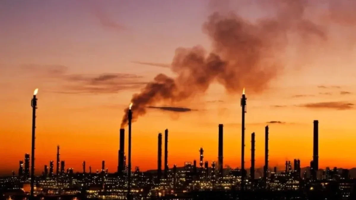 Oil Surge Signals Deeper Crisis, Trump Loses Control