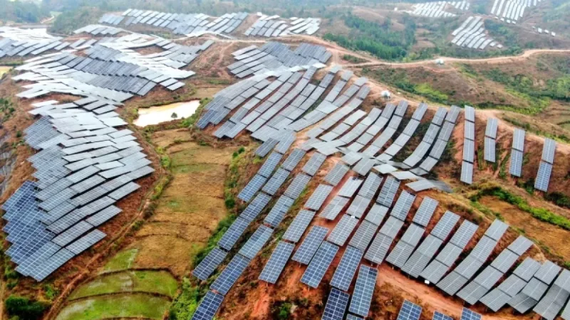 China Gains Momentum in Renewable Exports Amid War-Induced Energy Crisis