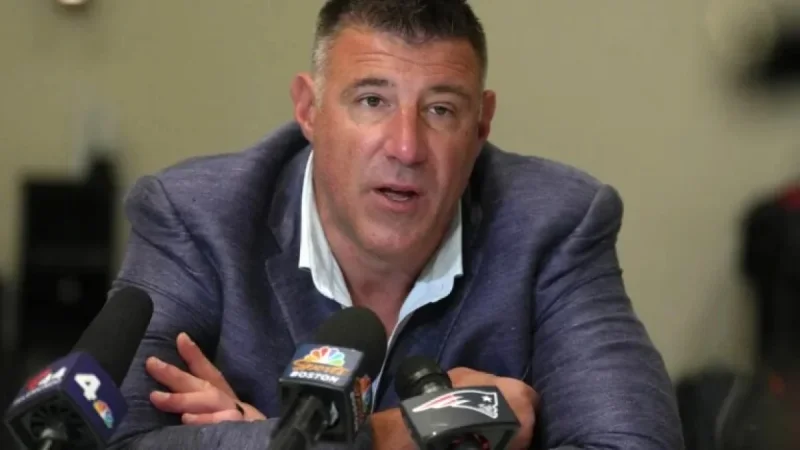 Patriots’ Mike Vrabel Addresses Viral Photos with NFL Reporter
