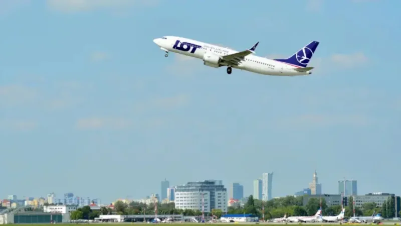 Lotnisko Chopina Warszawa bije rekord mimo odwołań lotów