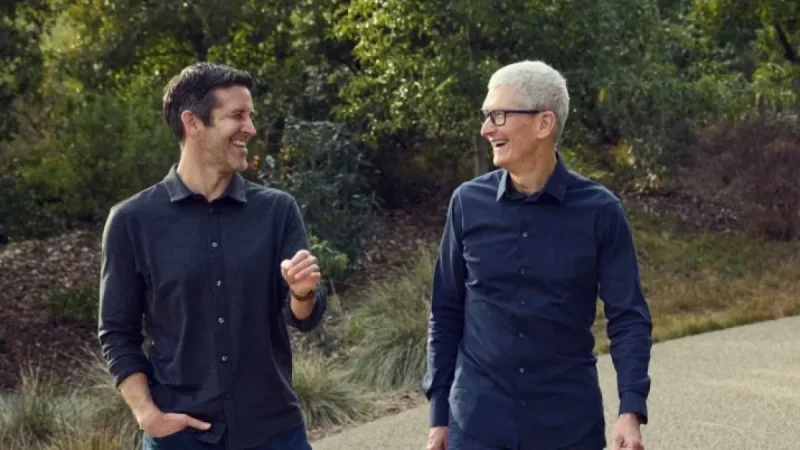 Tech Leaders and Trump React to Tim Cook’s Departure as Apple CEO