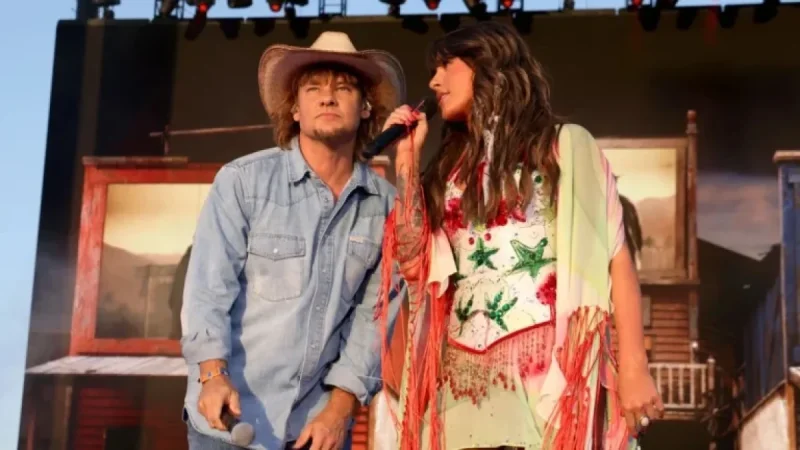Ella Langley and Theo Von Perform Duet at Stagecoach 2026