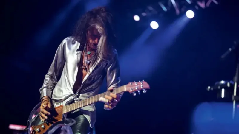Joe Perry and the 2 guitars that shaped his signature sound