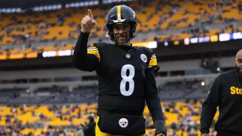 Steelers Place Rare Tender on Aaron Rodgers Amid Retirement, Contract Buzz