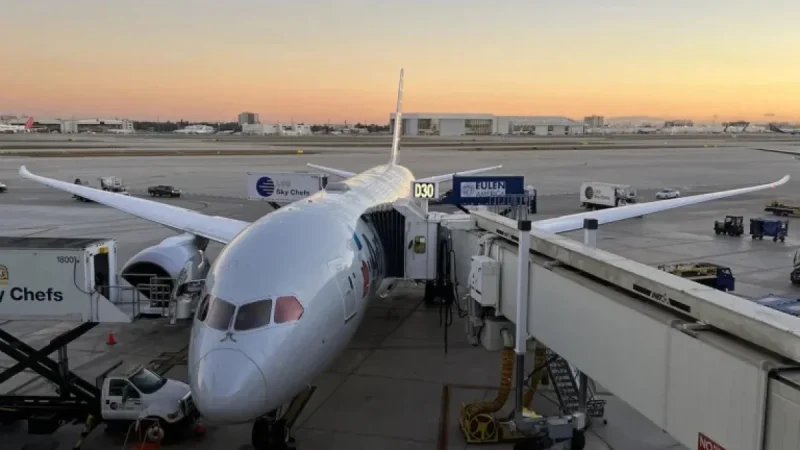 United CEO Scott Kirby Advocates Unconventional Plan to Purchase American Airlines