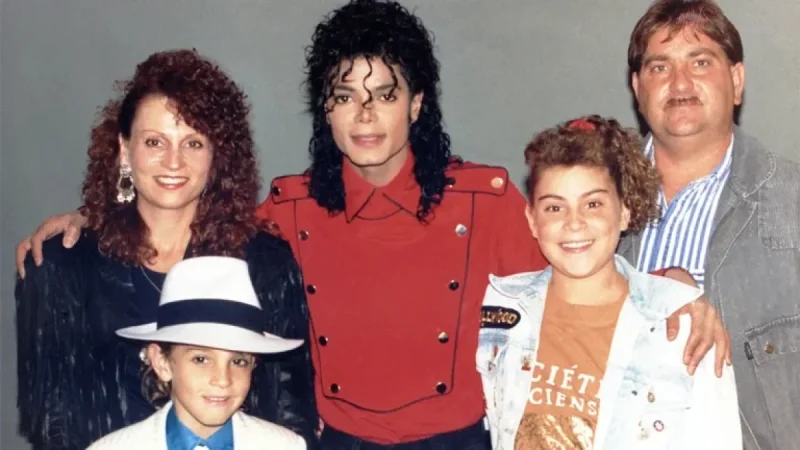 ‘Leaving Neverland’ Director Criticizes ‘Michael’ for Overlooking Abuse Allegations