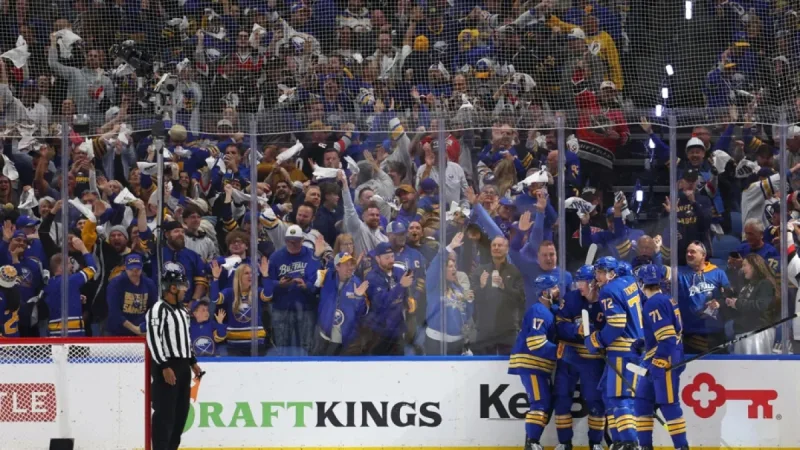 Les partisans des Sabres sauvent l’Ô Canada à Buffalo — Tva Sport