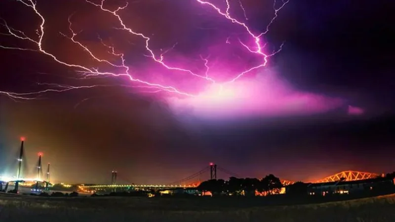 Edinburgh Weather Forecasts Thunder 4pm-6pm on May 2