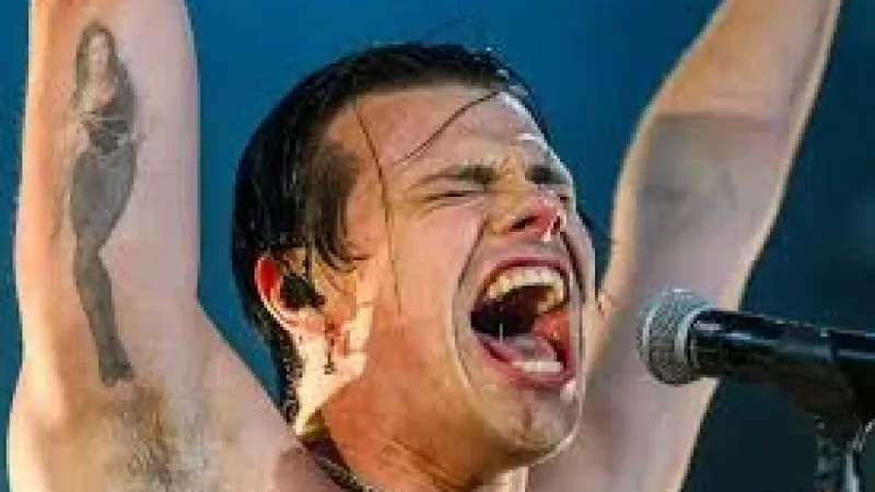 Yungblud Draws 8,000-Plus in 43-Degree Sterling Heights