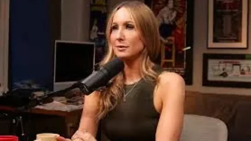 Nikki Glaser Says Hosting Awards Shows Pushes Her Higher