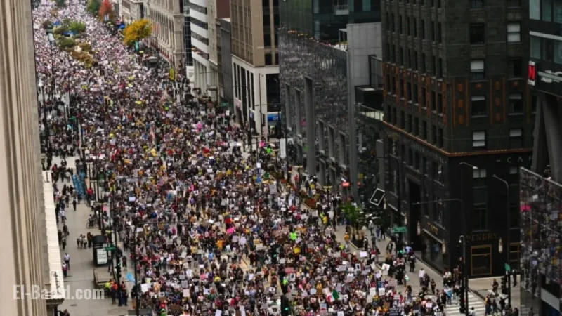 Chicago’s No Kings March Extends Two Miles Through Loop