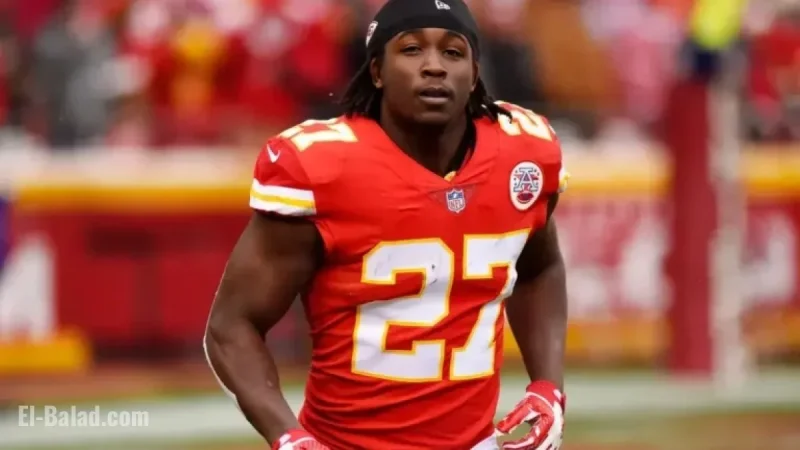 Chiefs’ Kareem Hunt Suffers Serious Injury, Assisted Off Field