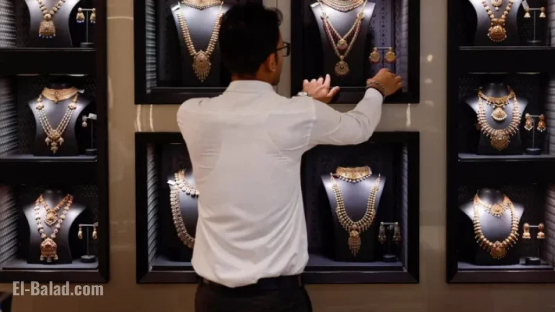 Gold Plummets to 2020 Levels Amid Profit-Taking and Stronger Dollar