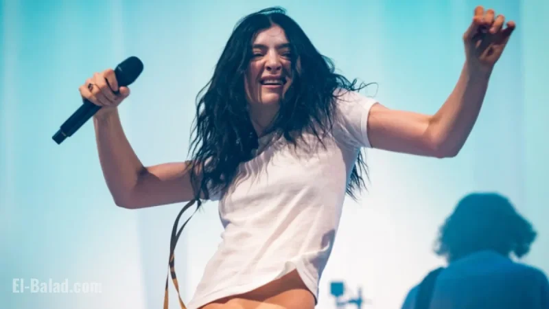 Lorde Invites Charli XCX for ‘Girl, So Confusing’ in L.A. Performance