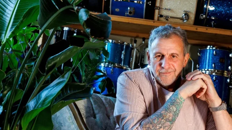 Patrick Huard leads Juste entre toi et moi back to monthly release