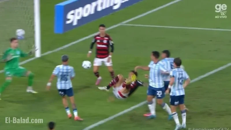 Pedro Nearly Scores Bicycle Kick as Arrascaeta Shines in Flamengo vs. Racing
