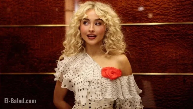 Sabrina Carpenter Perfects Showgirl Style on SNL Stage