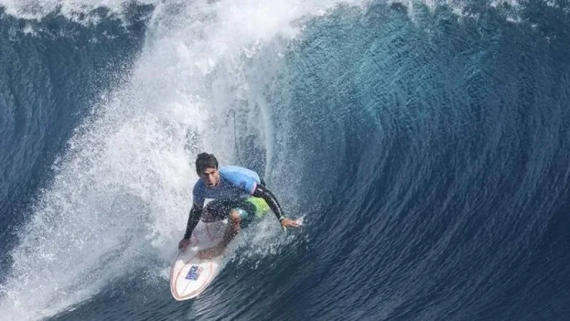 Shark Halts Wsl Gold Coast Pro Shark Action at Snapper Rocks