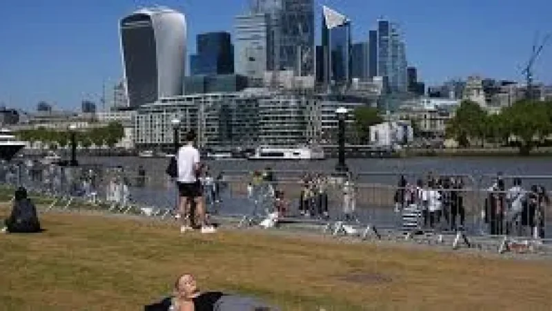 UK weather service sees 11C to 19C Bank Holiday Uk