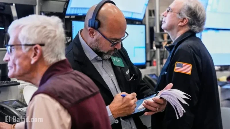 US Stocks Retreat from Record Highs as Gold Prices Decline Again