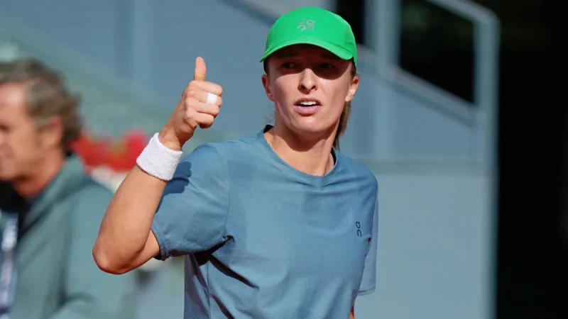 Iga Swiatek sizes up Francisco Roig with Rome opening ahead