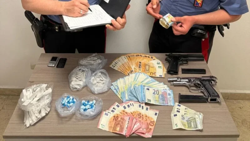 Carabinieri arrestano 33enne a Palermo, quattro denunciati