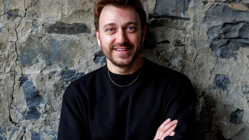 Benoit McGinnis place éric Bruneau au cœur du Rideau Vert