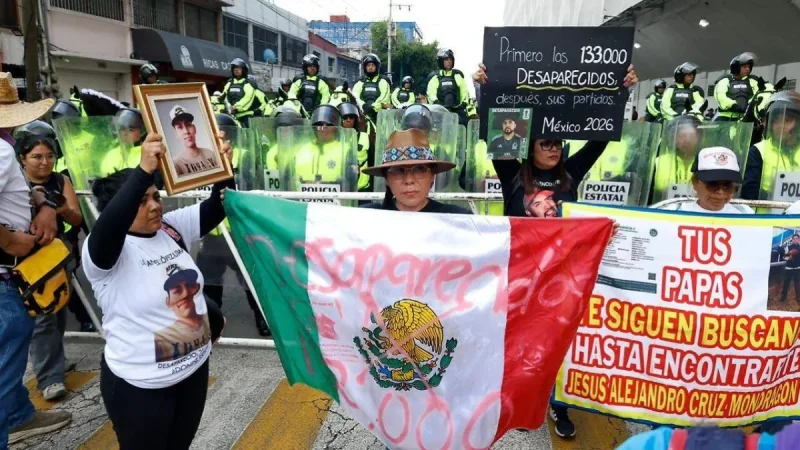 Madres buscadoras convierten Av. Morelos en cancha frente a Estadio Nemesio Díez