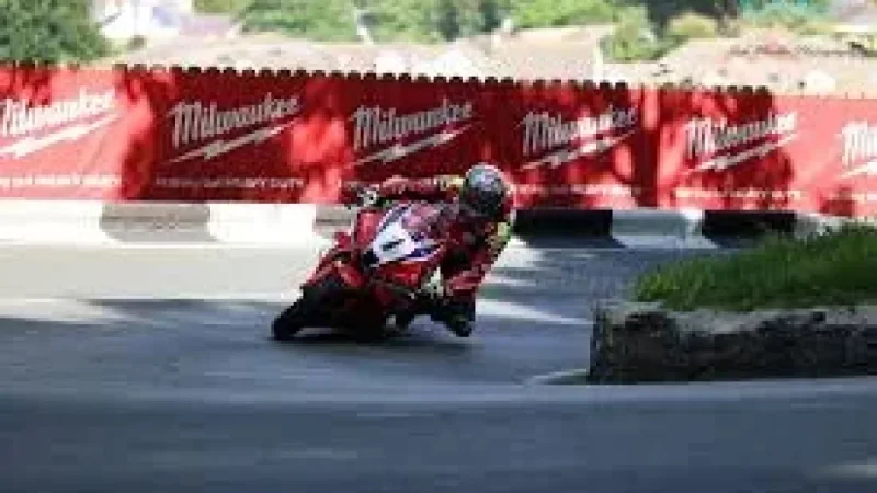 Senior TT Red Flag Stops Lap Two Action — Iom Tt Red Flag