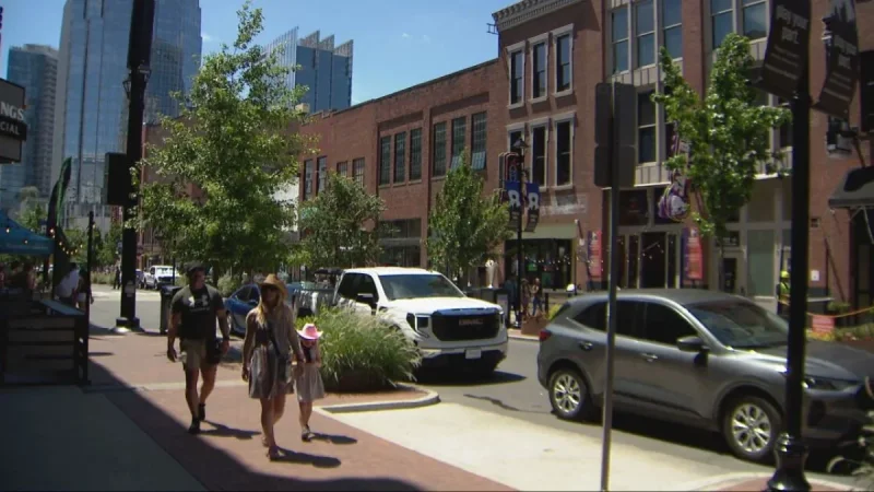 Bailey Zimmerman Draws Crowds Into CMA Fest Heat in Nashville