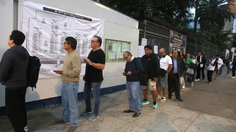 Keiko Fujimori y Roberto Sánchez abren Elecciones Peru 2026