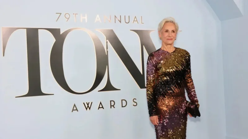 Laurie Metcalf Wins Third Tony for Death Of A Salesman Broadway