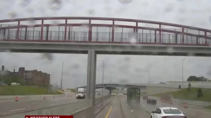 Stephanie Mead tracks four tornado warnings over Freeland Mi