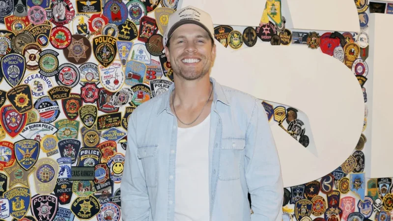Dustin Lynch Brings a Cameo and Drama to In the City