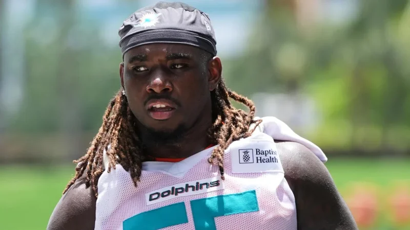 Aaron Brewer Lands 3-Year, $52.5 Million Dolphins Extension