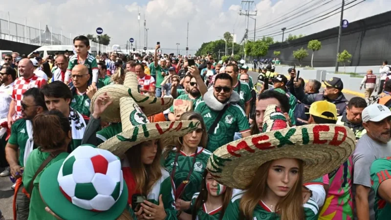 Fanáticos celebran el arranque del Mundial en Ciudad De Mexico